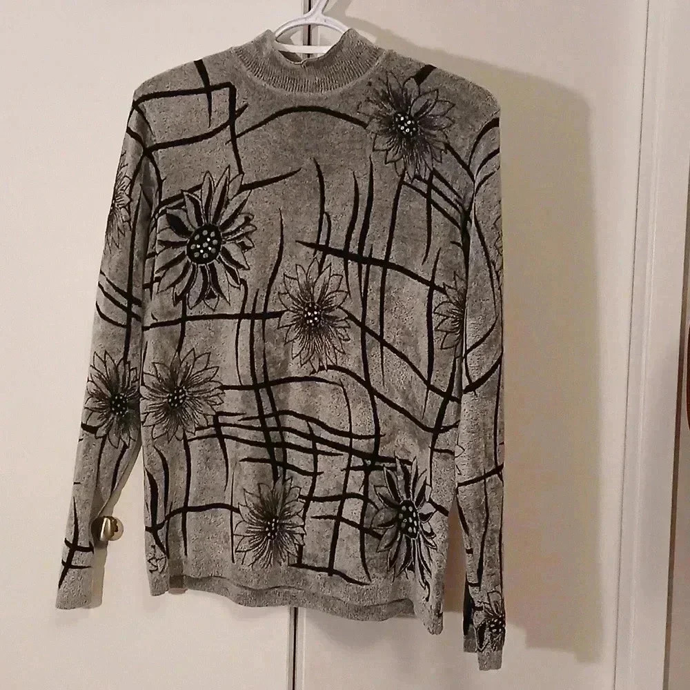 Beautiful  soft Floral gray sweater
